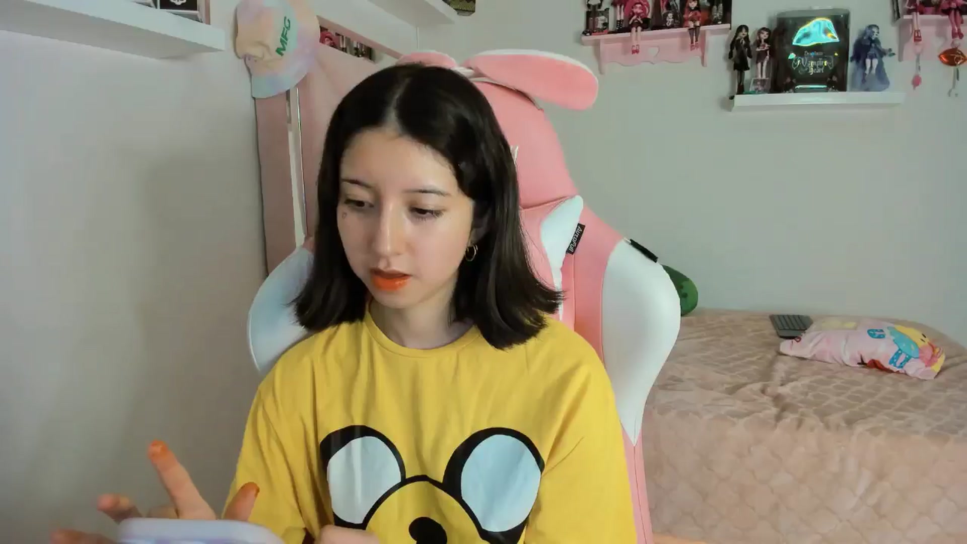Gallery image thumbnail from Cherrycute666's myfreecams stream on, 11/13/2024, 05:28 image 4 of 20