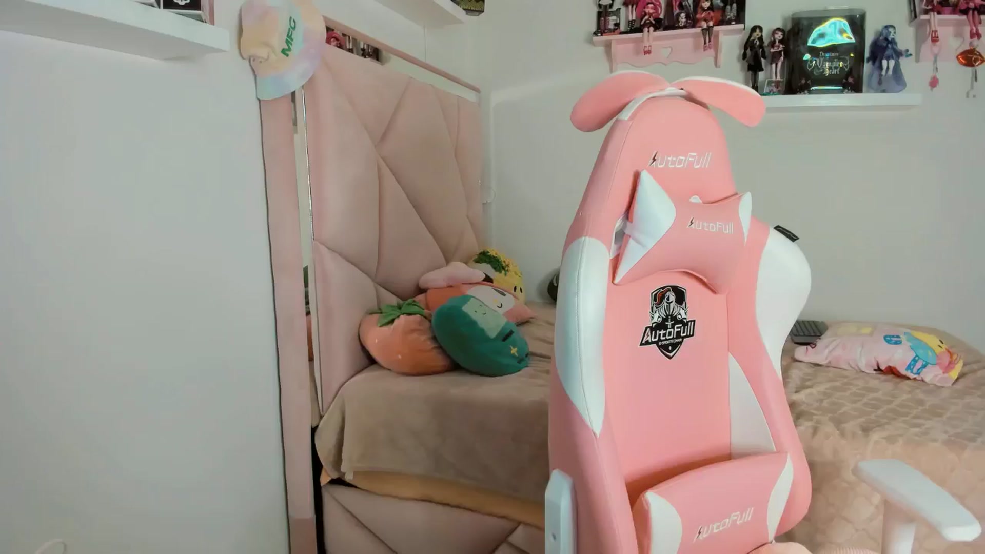 Gallery image thumbnail from Cherrycute666's myfreecams stream on, 11/13/2024, 05:28 image 8 of 20
