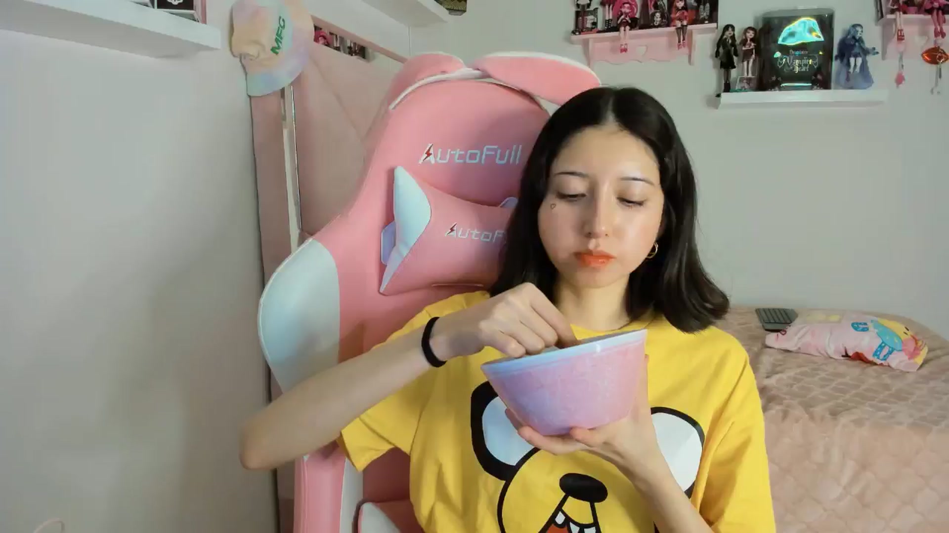 Gallery image thumbnail from Cherrycute666's myfreecams stream on, 11/13/2024, 05:28 image 7 of 20