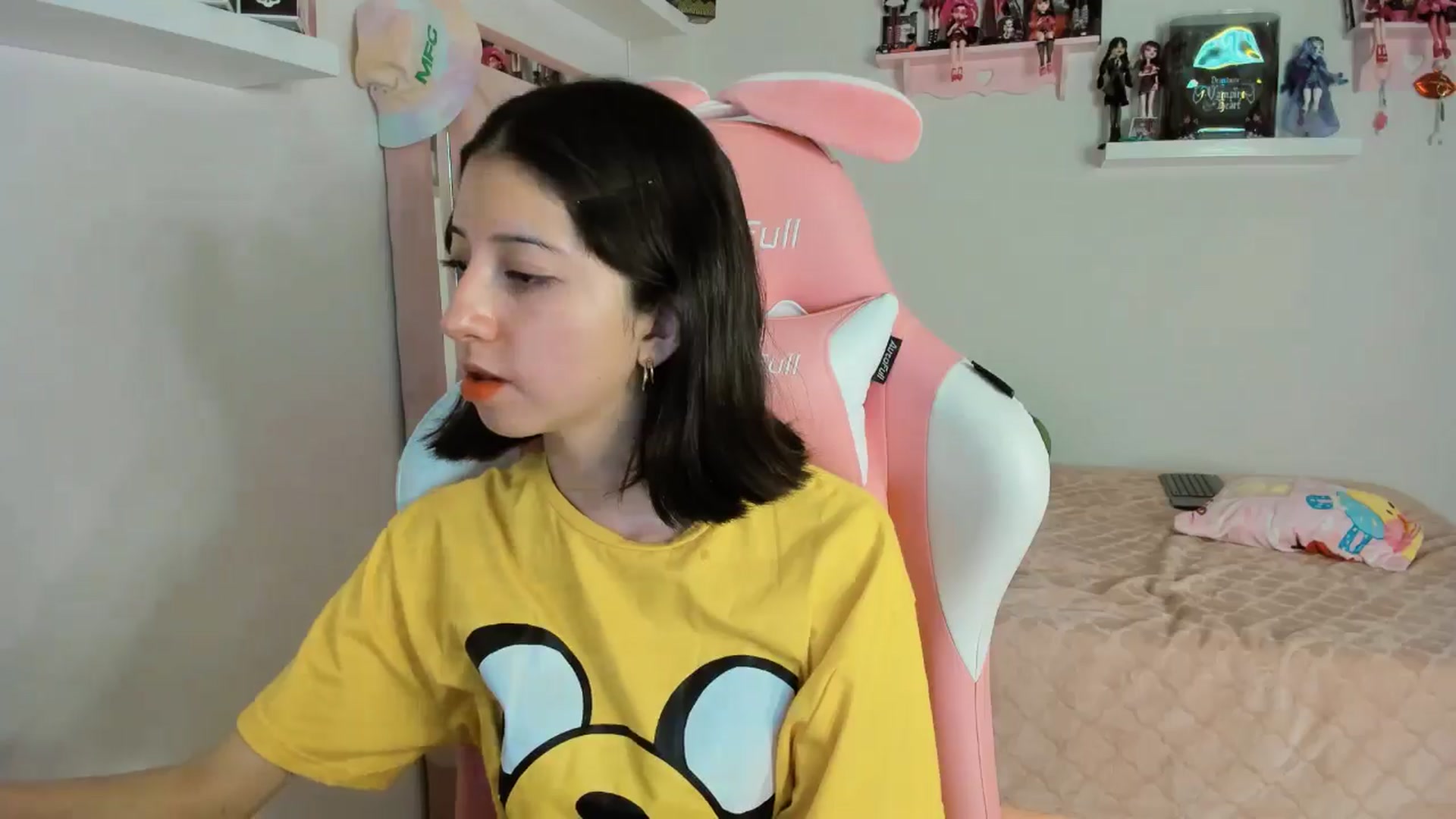 Gallery image thumbnail from Cherrycute666's myfreecams stream on, 11/13/2024, 05:28 image 5 of 20