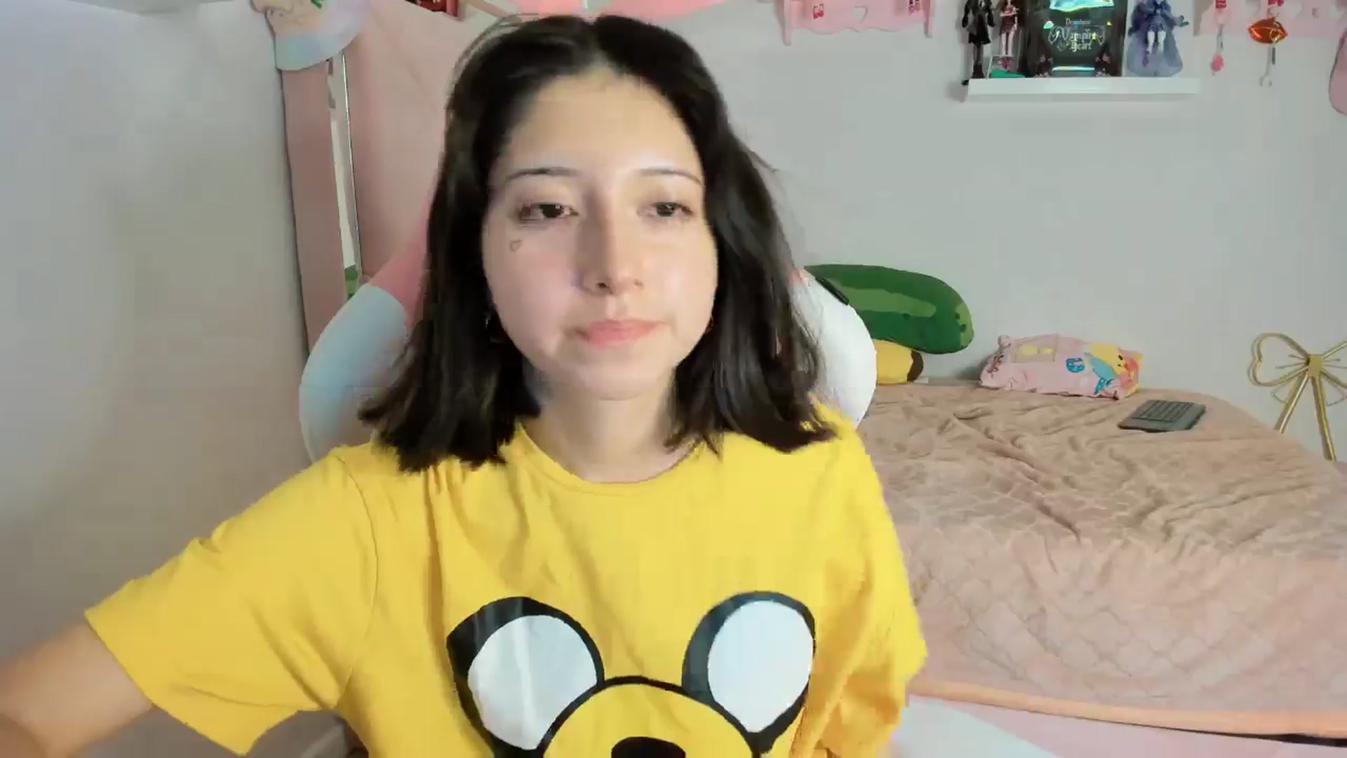 Gallery image thumbnail from Cherrycute666's myfreecams stream on, 11/13/2024, 08:49 image 17 of 20