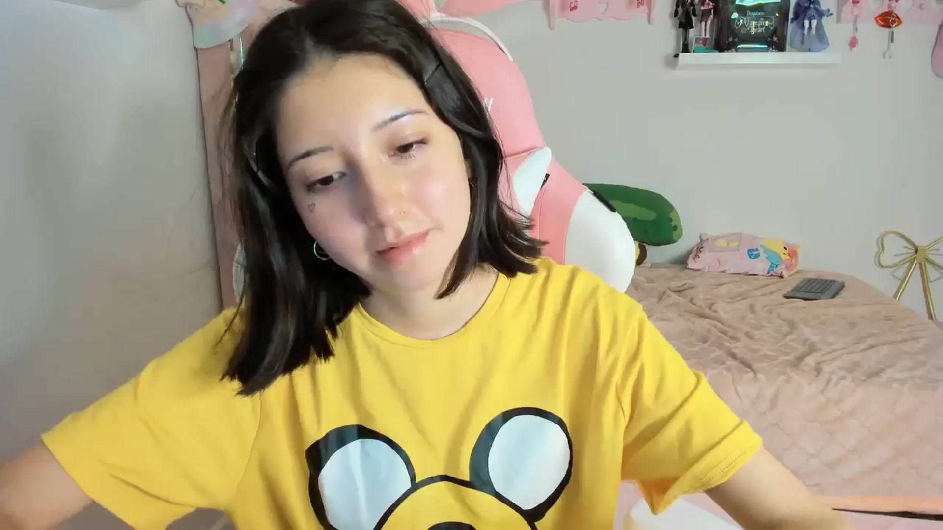 Gallery image thumbnail from Cherrycute666's myfreecams stream on, 11/13/2024, 08:49 image 10 of 20