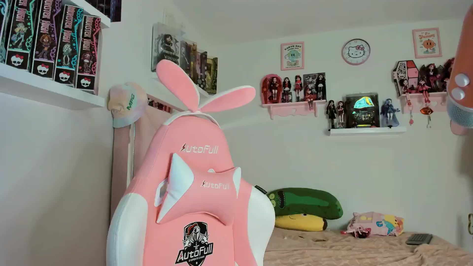 Gallery image thumbnail from Cherrycute666's myfreecams stream on, 11/13/2024, 08:49 image 3 of 20