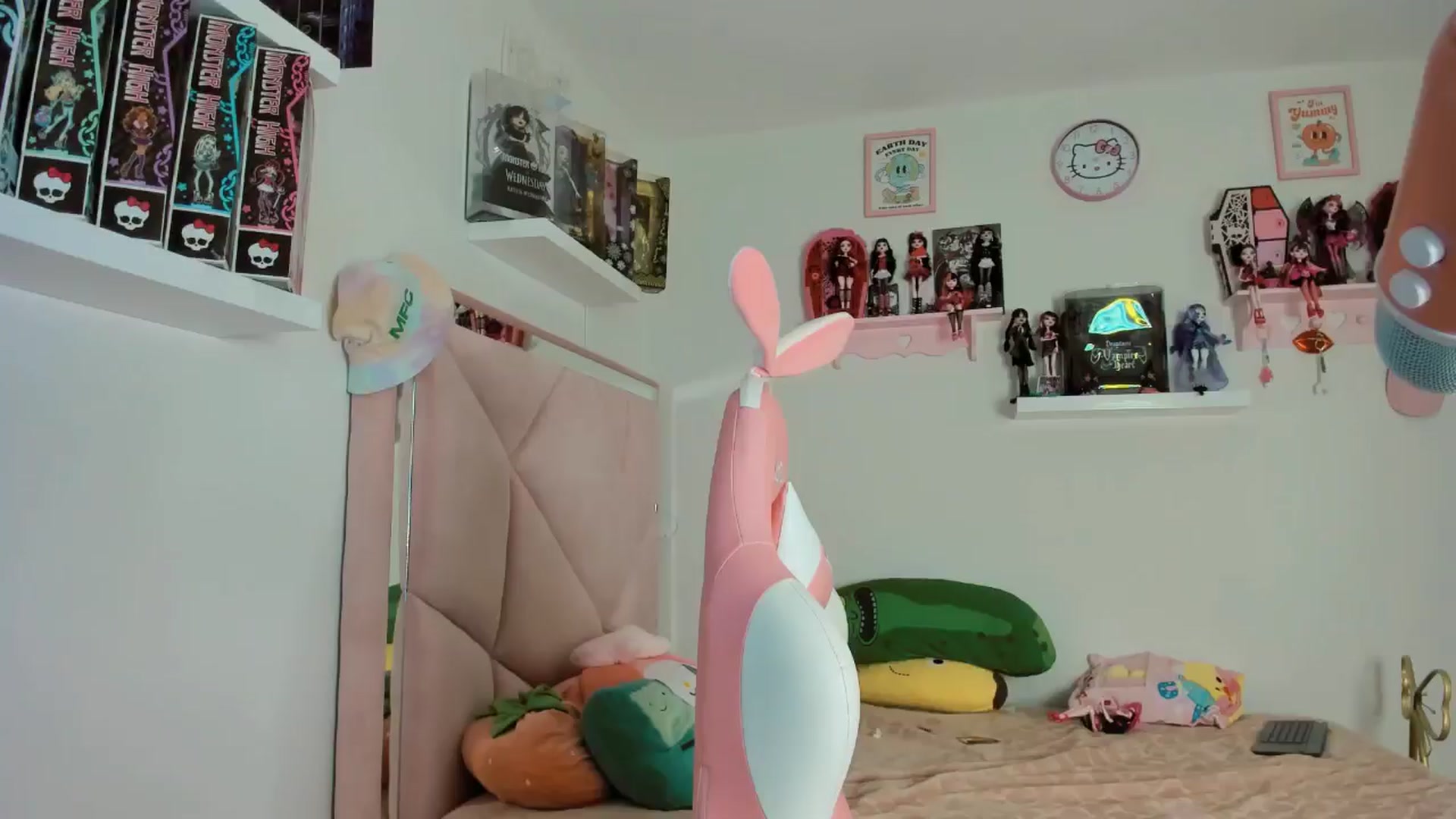 Gallery image thumbnail from Cherrycute666's myfreecams stream on, 11/13/2024, 08:49 image 4 of 20