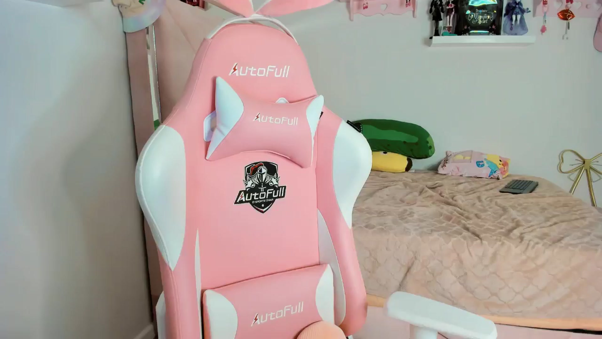 Gallery image thumbnail from Cherrycute666's myfreecams stream on, 11/13/2024, 08:49 image 12 of 20