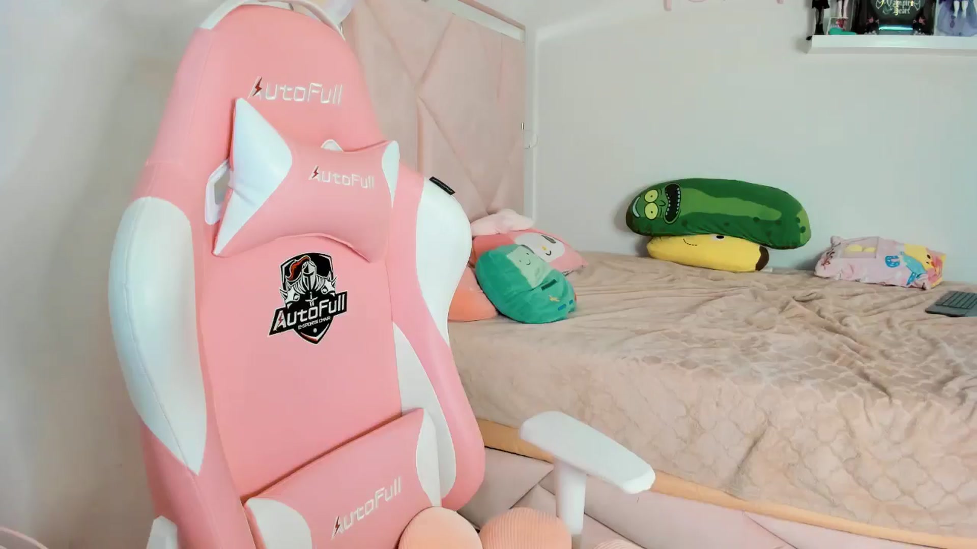 Gallery image thumbnail from Cherrycute666's myfreecams stream on, 11/13/2024, 09:27 image 13 of 20