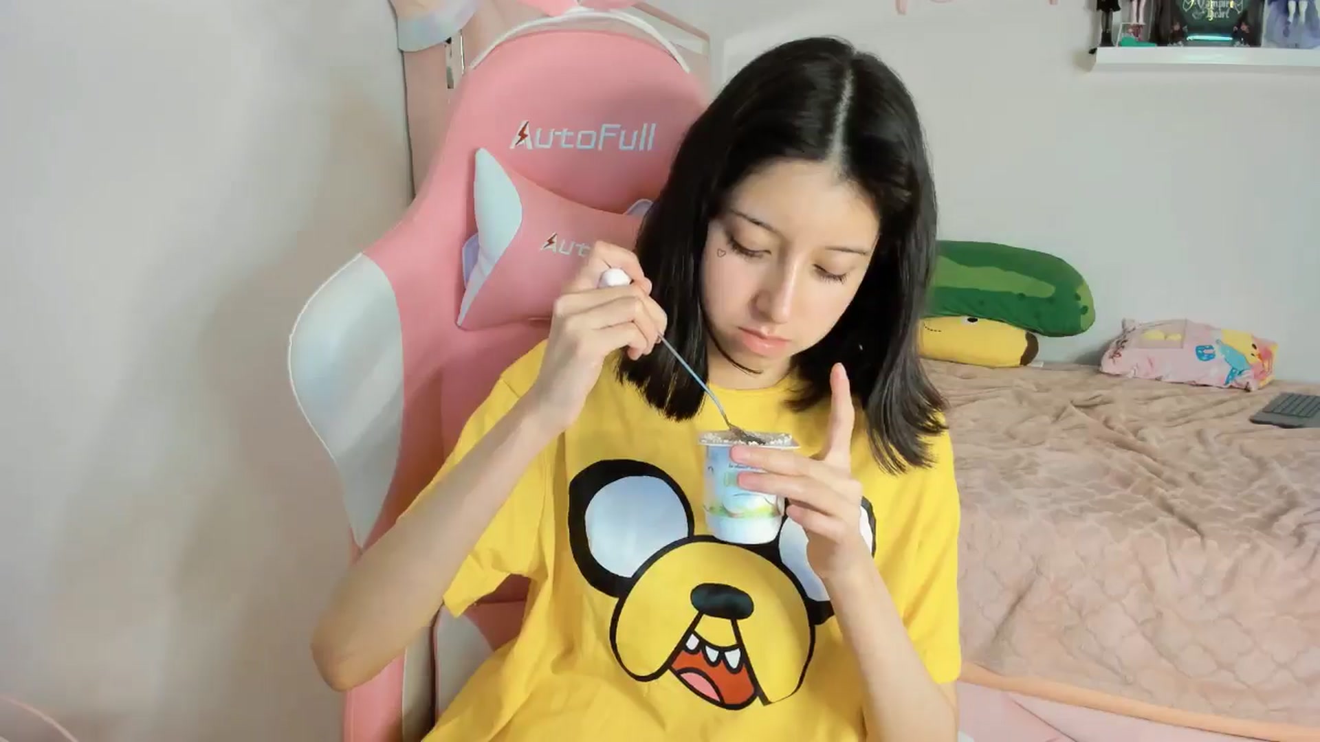 Gallery image thumbnail from Cherrycute666's myfreecams stream on, 11/13/2024, 09:27 image 16 of 20