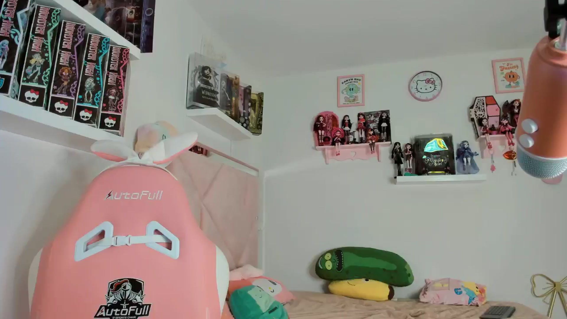 Gallery image thumbnail from Cherrycute666's myfreecams stream on, 11/13/2024, 09:27 image 2 of 20