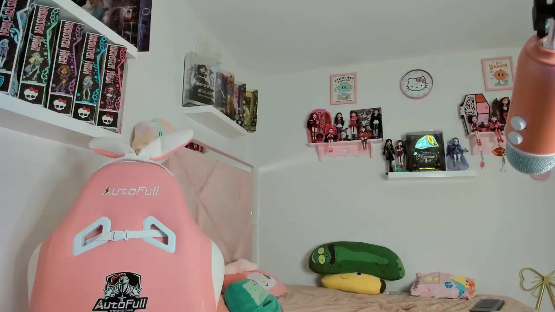 Gallery image thumbnail from Cherrycute666's myfreecams stream on, 11/13/2024, 09:27 image 3 of 20