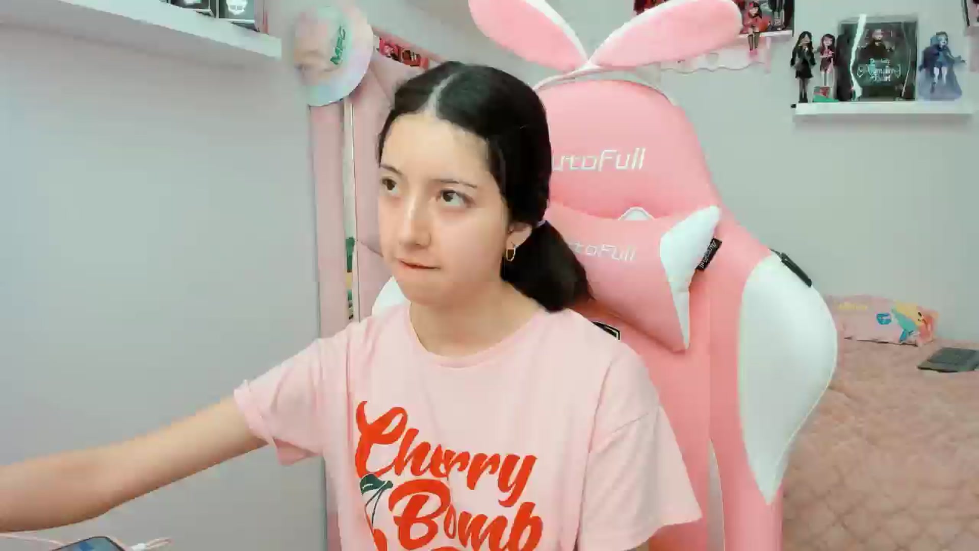 Gallery image thumbnail from Cherrycute666's myfreecams stream on, 11/13/2024, 21:12 image 17 of 20
