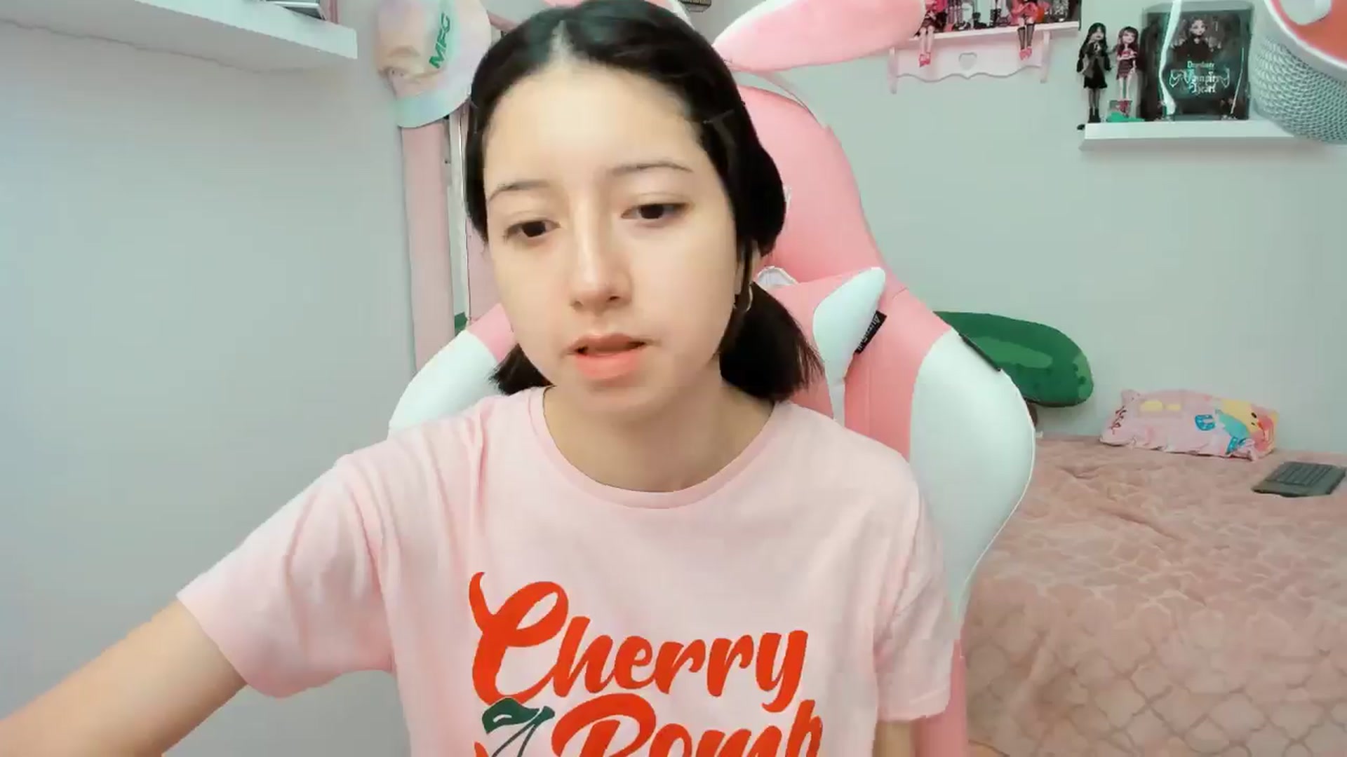 Gallery image thumbnail from Cherrycute666's myfreecams stream on, 11/13/2024, 21:12 image 7 of 20