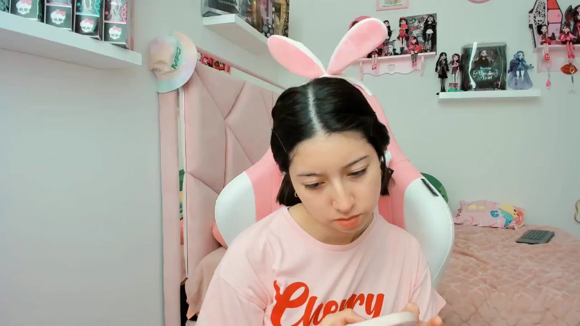 Gallery image thumbnail from Cherrycute666's myfreecams stream on, 11/13/2024, 21:12 image 1 of 20