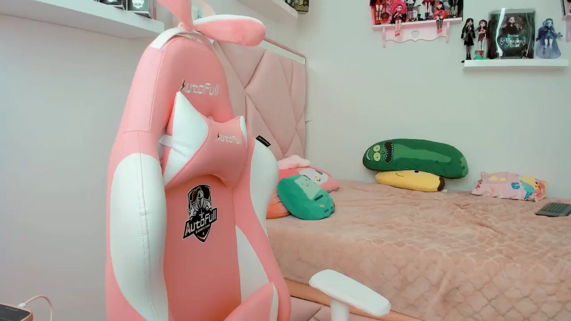 Gallery image thumbnail from Cherrycute666's myfreecams stream on, 11/13/2024, 21:12 image 19 of 20