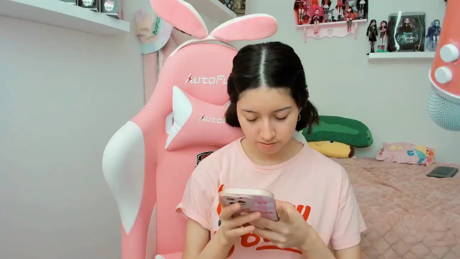 Gallery image thumbnail from Cherrycute666's myfreecams stream on, 11/13/2024, 21:56 image 3 of 20