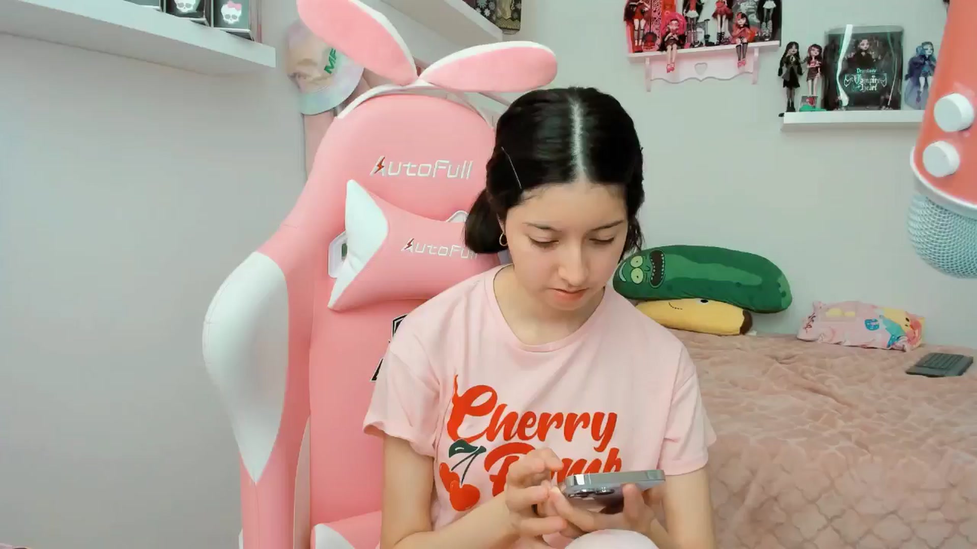 Gallery image thumbnail from Cherrycute666's myfreecams stream on, 11/13/2024, 21:56 image 11 of 20