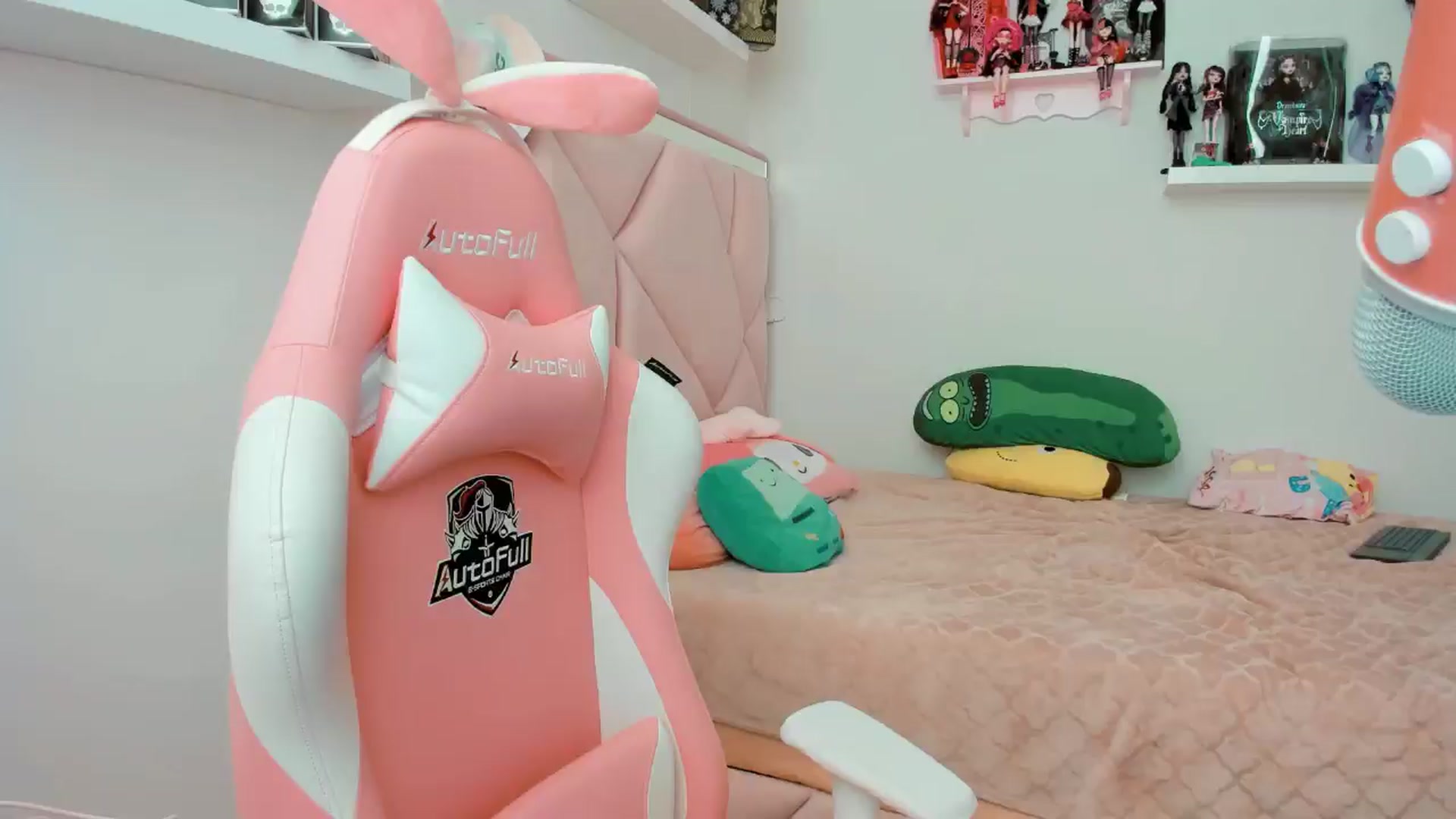 Gallery image thumbnail from Cherrycute666's myfreecams stream on, 11/13/2024, 21:56 image 7 of 20