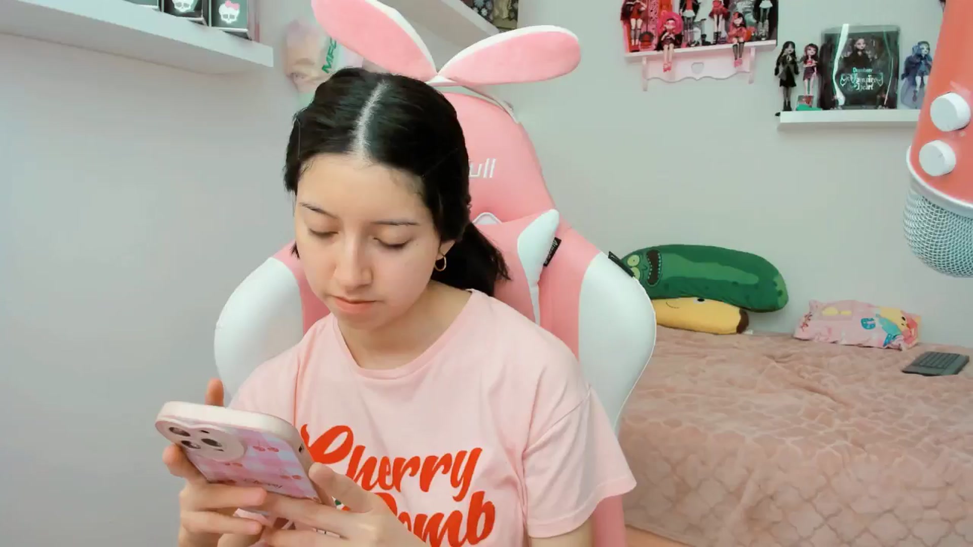 Gallery image thumbnail from Cherrycute666's myfreecams stream on, 11/13/2024, 21:56 image 5 of 20