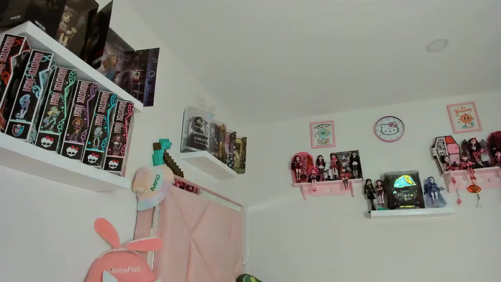 Gallery image thumbnail from Cherrycute666's myfreecams stream on, 11/14/2024, 05:32 image 19 of 20