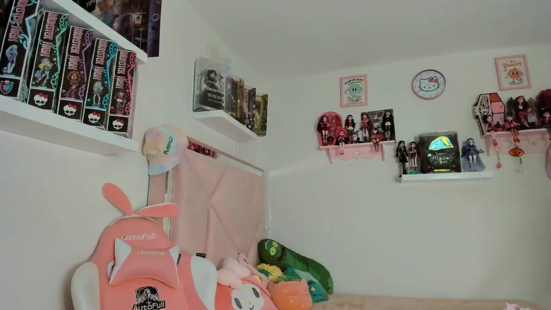 Gallery image thumbnail from Cherrycute666's myfreecams stream on, 11/14/2024, 05:32 image 8 of 20