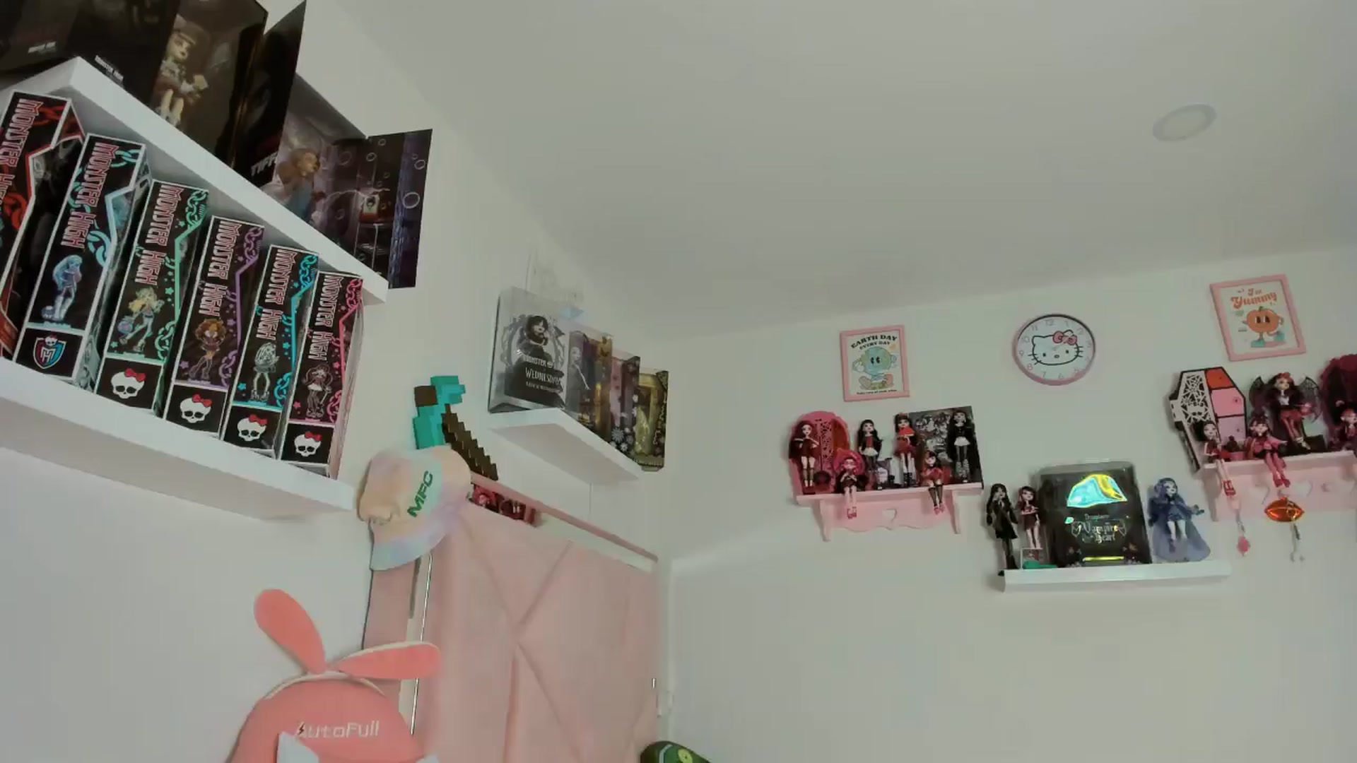 Gallery image thumbnail from Cherrycute666's myfreecams stream on, 11/14/2024, 05:32 image 16 of 20