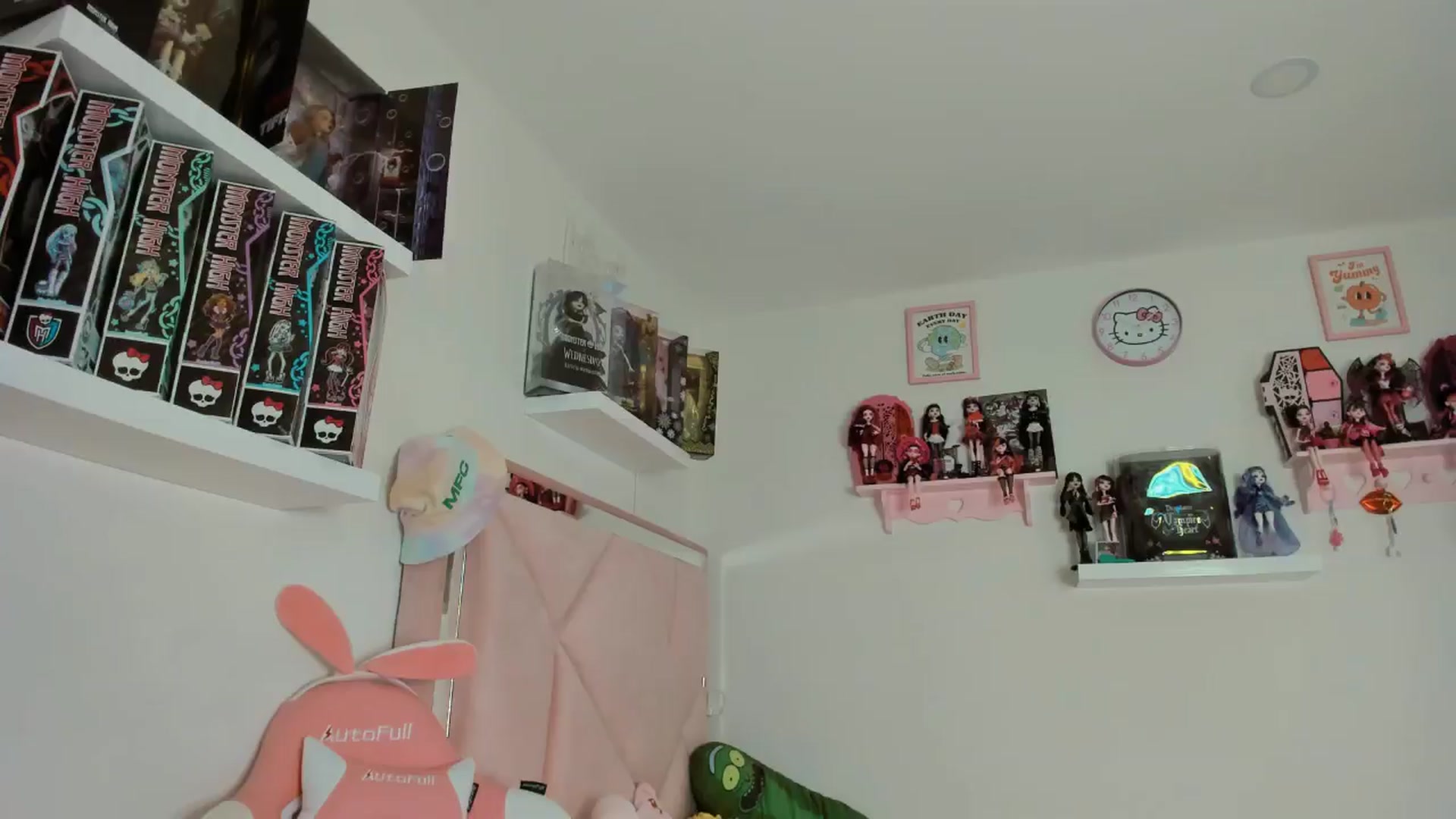 Gallery image thumbnail from Cherrycute666's myfreecams stream on, 11/14/2024, 05:32 image 11 of 20