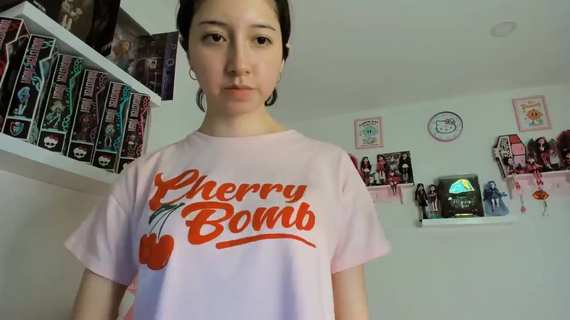 Gallery image thumbnail from Cherrycute666's myfreecams stream on, 11/14/2024, 05:32 image 14 of 20