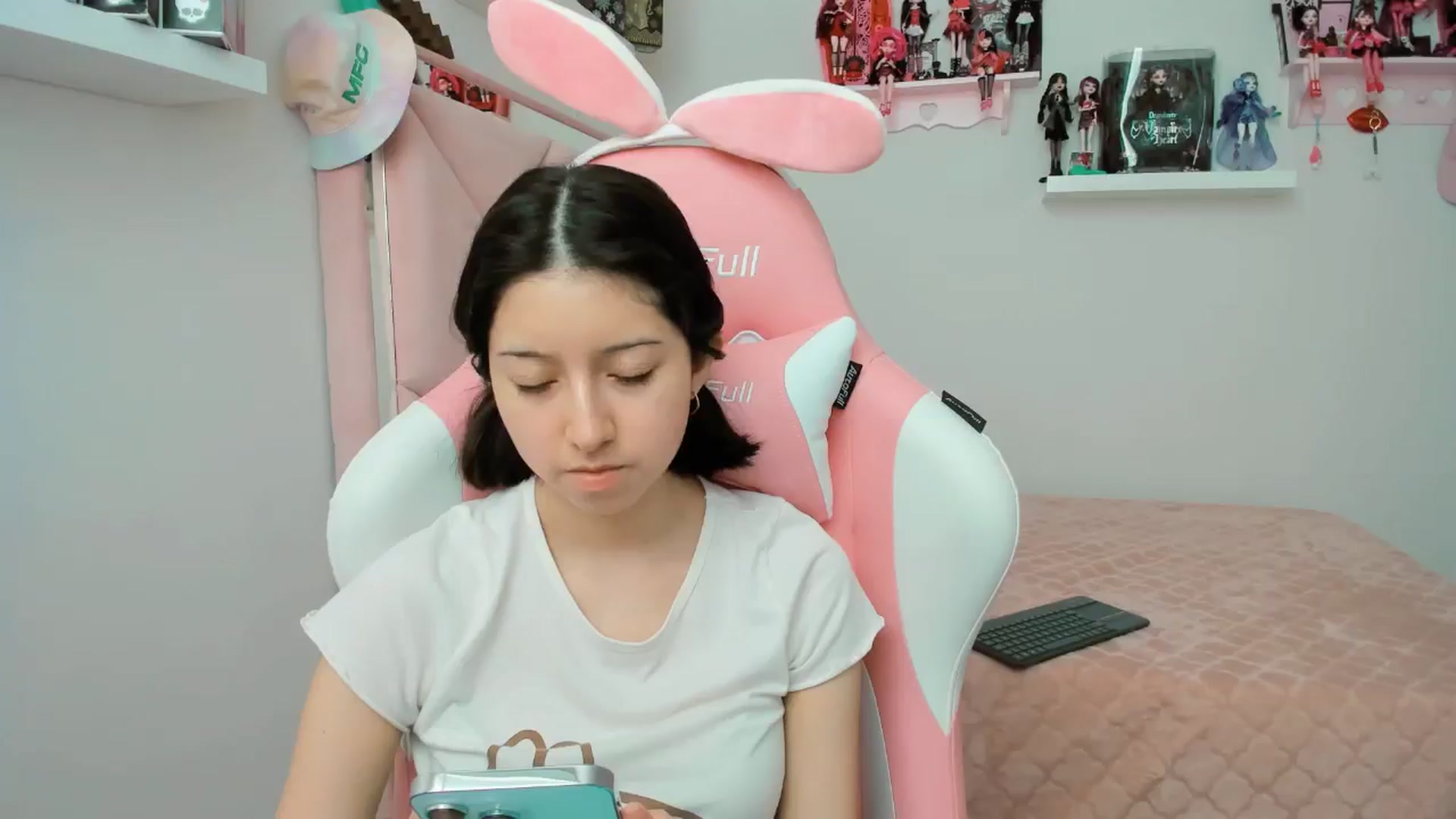Gallery image thumbnail from Cherrycute666's myfreecams stream on, 11/14/2024, 20:24 image 17 of 20