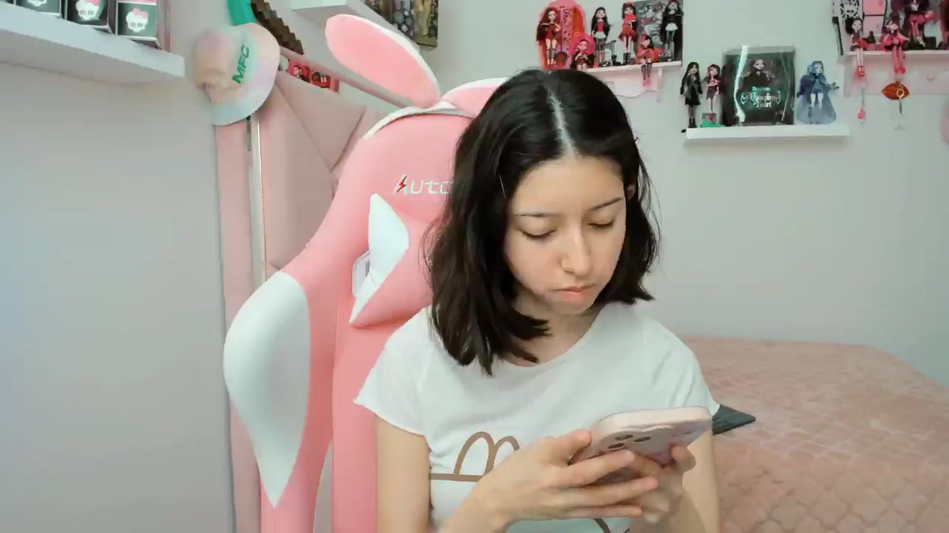 Gallery image thumbnail from Cherrycute666's myfreecams stream on, 11/14/2024, 20:24 image 10 of 20