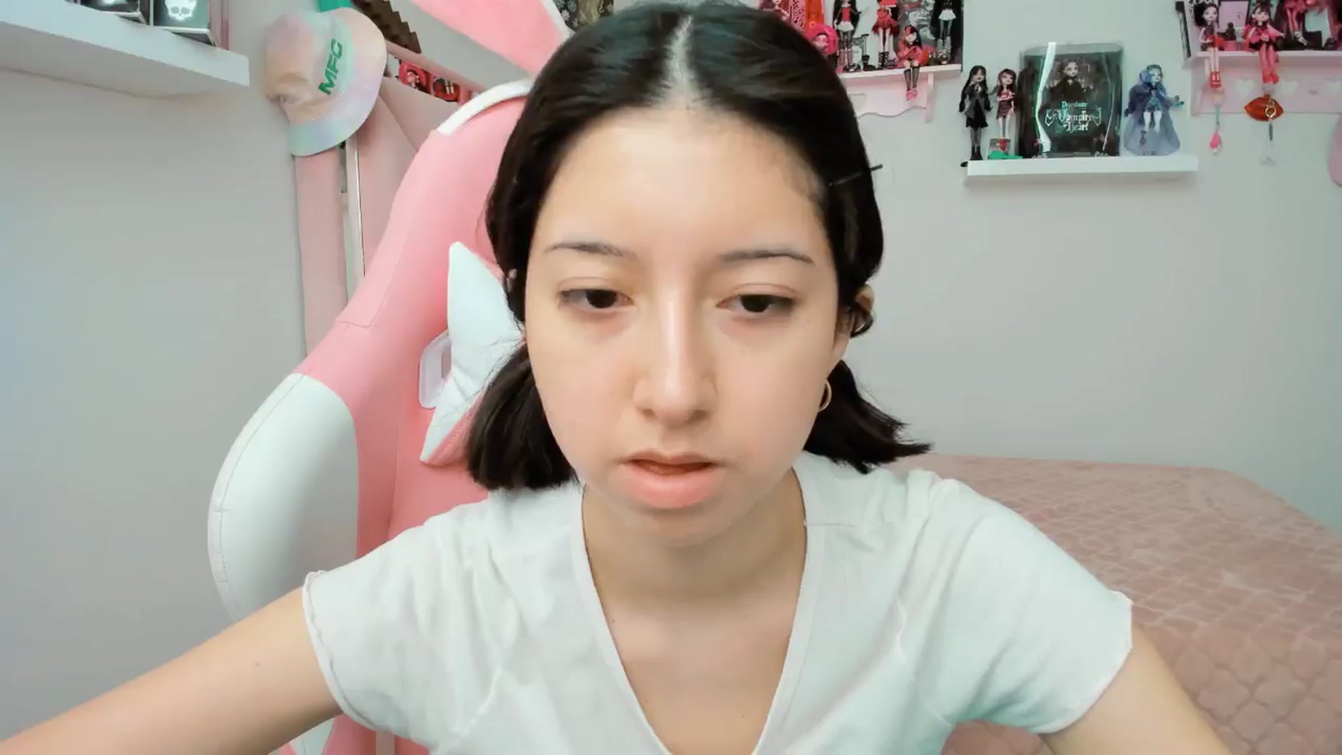 Gallery image thumbnail from Cherrycute666's myfreecams stream on, 11/14/2024, 20:24 image 18 of 20