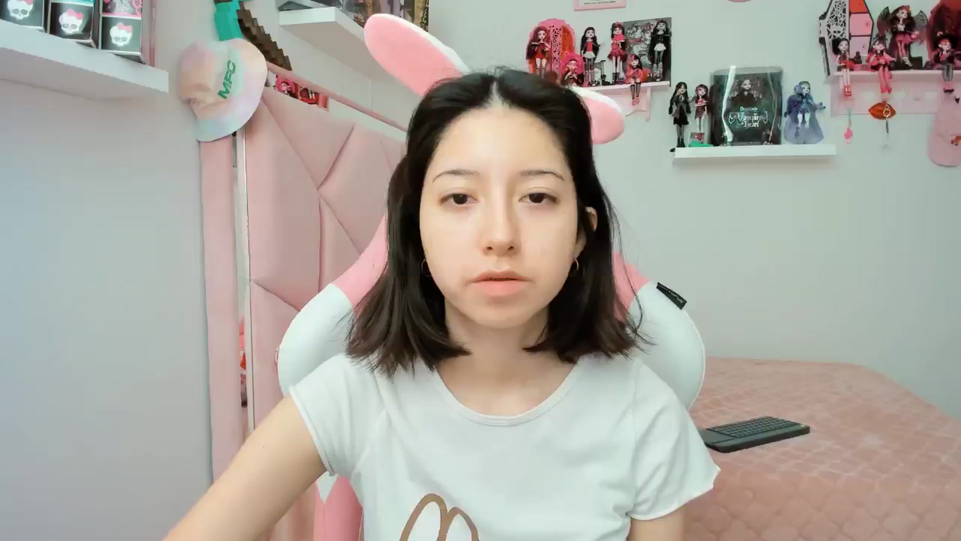 Gallery image thumbnail from Cherrycute666's myfreecams stream on, 11/14/2024, 20:24 image 1 of 20