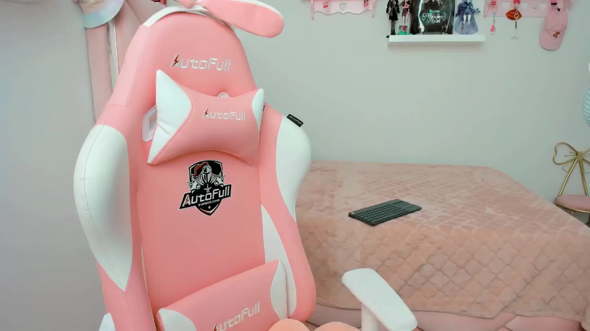 Gallery image thumbnail from Cherrycute666's myfreecams stream on, 11/14/2024, 22:38 image 2 of 20