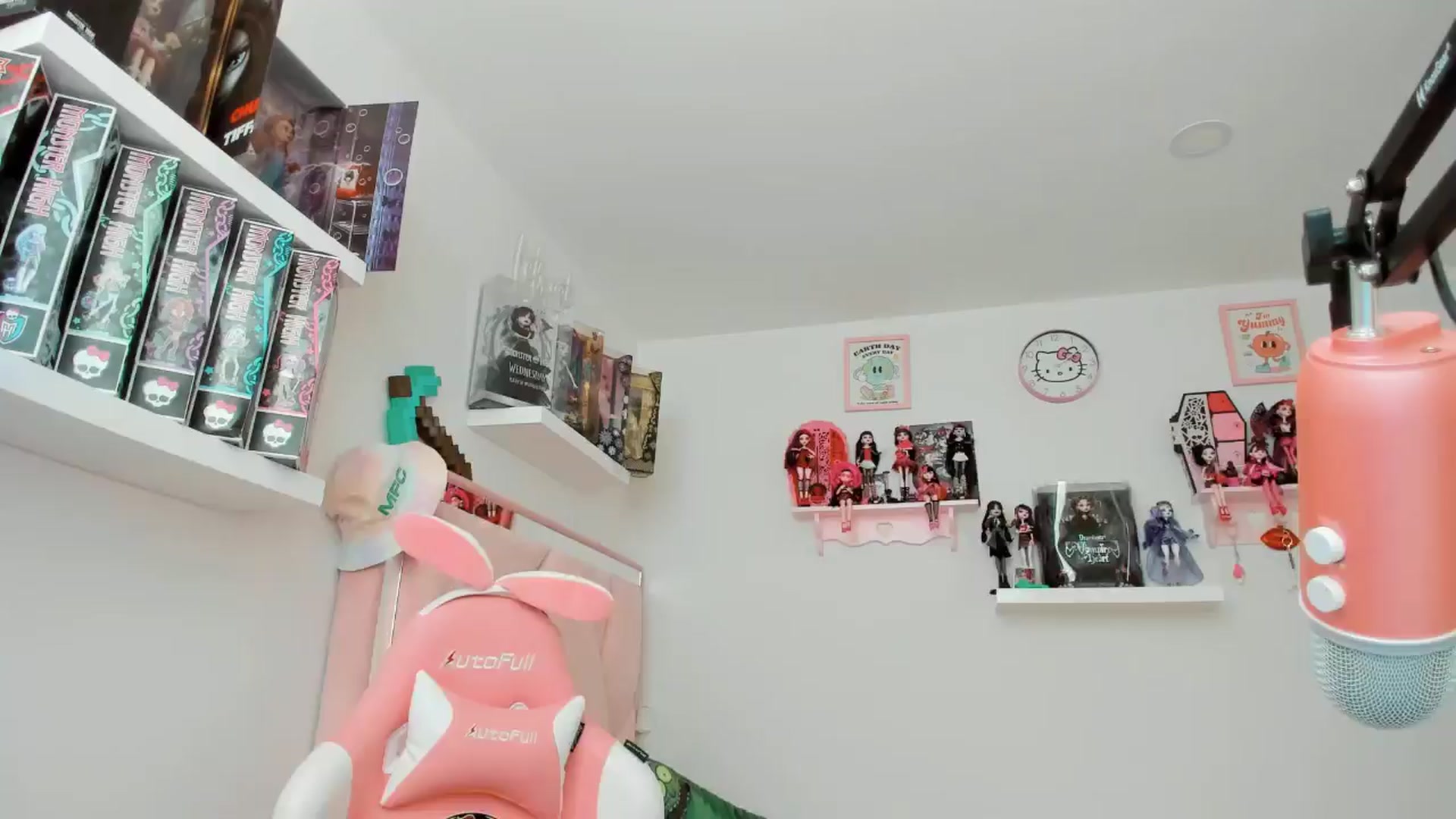 Gallery image thumbnail from Cherrycute666's myfreecams stream on, 11/14/2024, 22:38 image 19 of 20