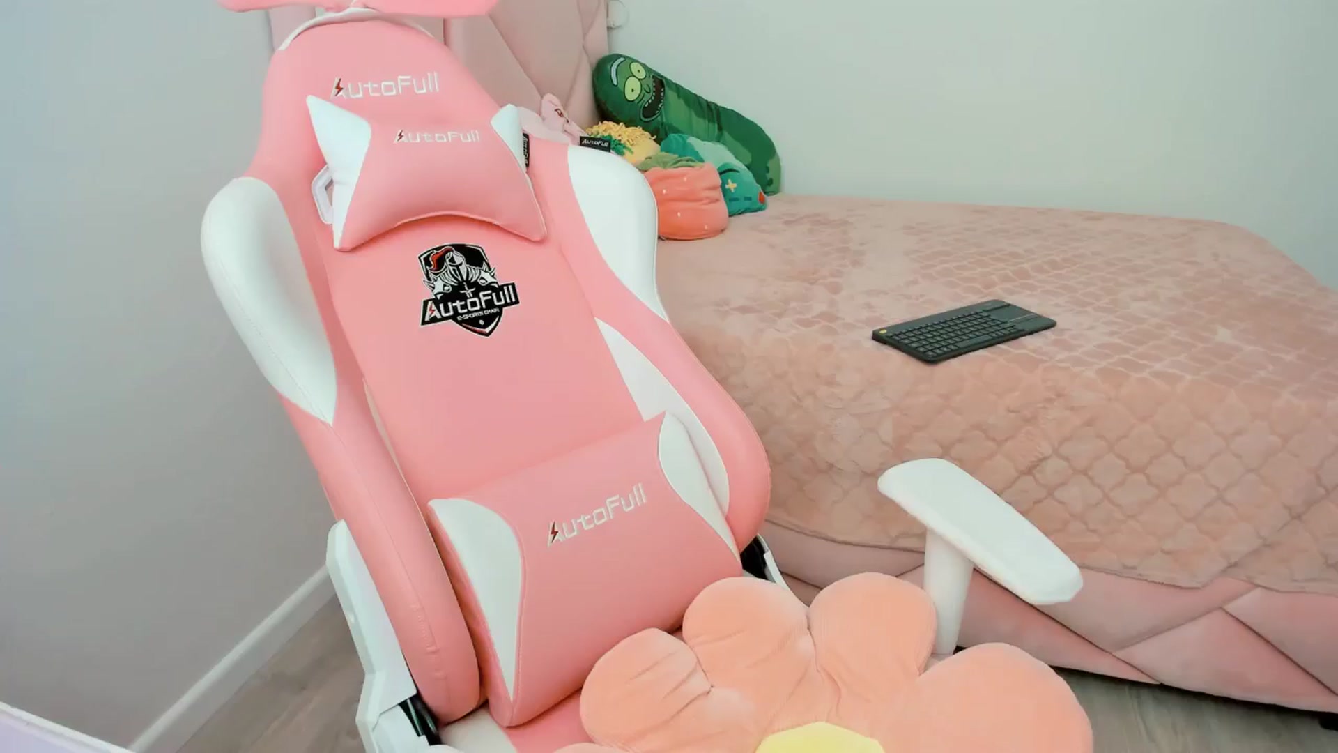 Gallery image thumbnail from Cherrycute666's myfreecams stream on, 11/14/2024, 22:38 image 5 of 20