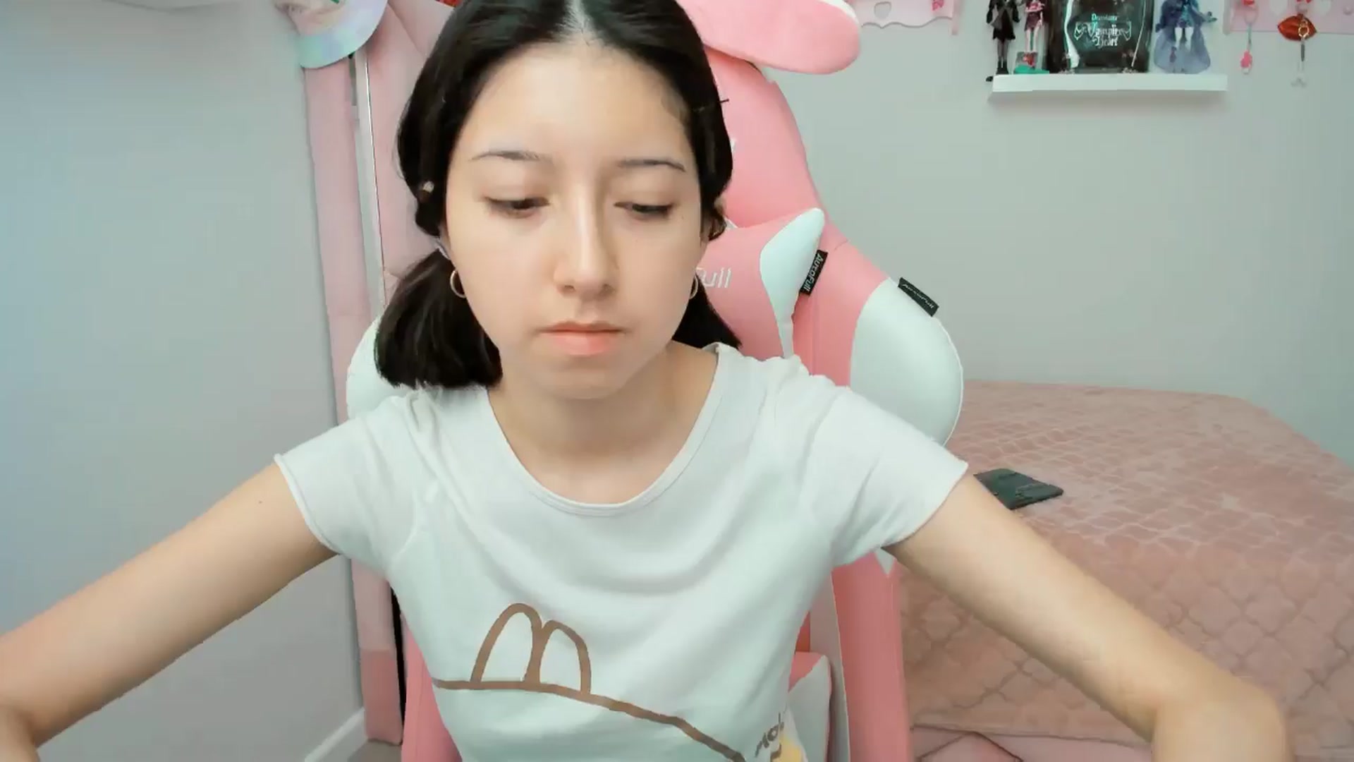 Gallery image thumbnail from Cherrycute666's myfreecams stream on, 11/14/2024, 22:38 image 4 of 20