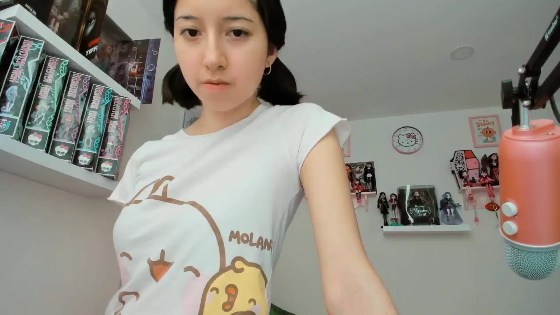 Gallery image thumbnail from Cherrycute666's myfreecams stream on, 11/14/2024, 22:38 image 18 of 20