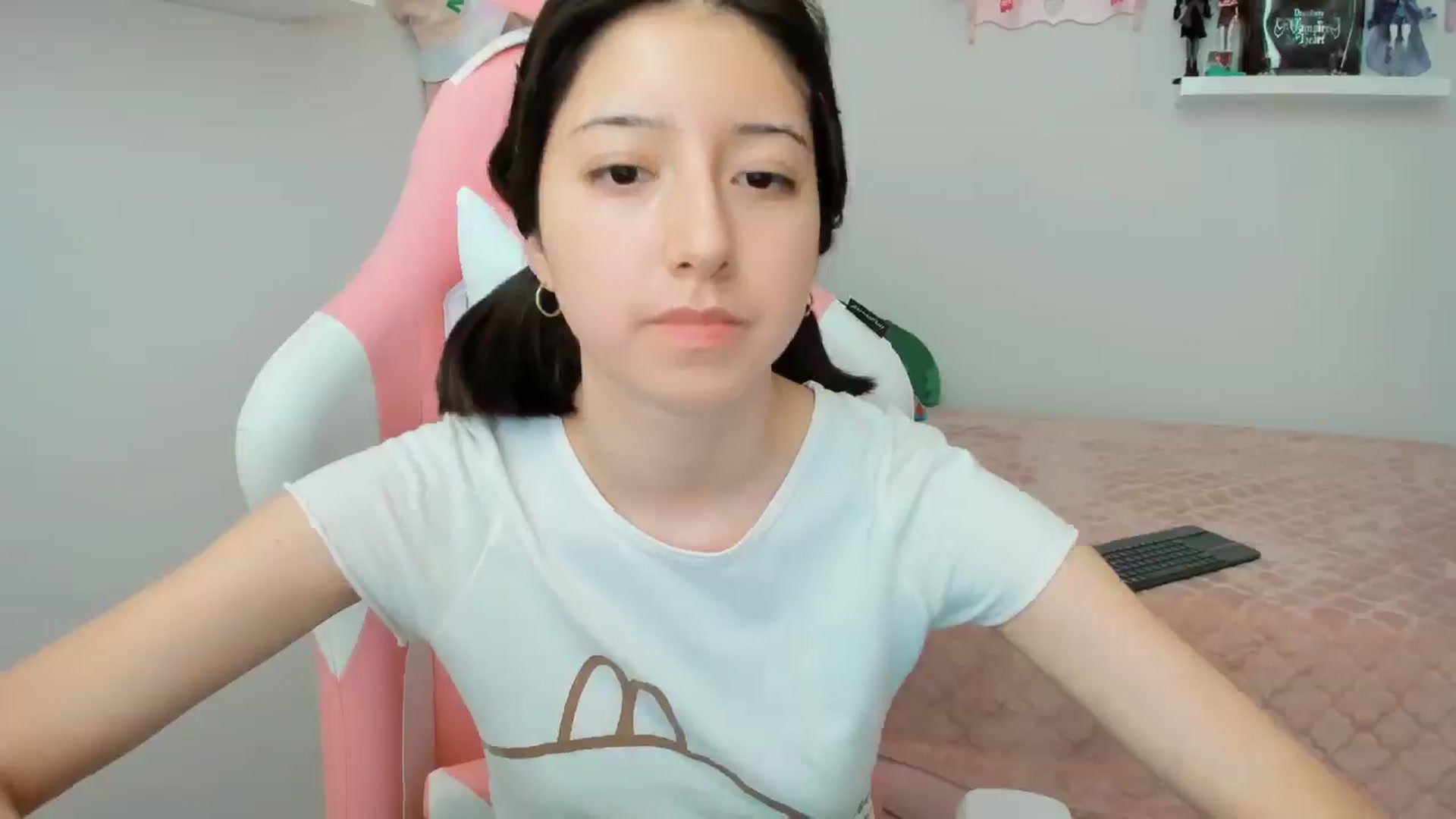 Gallery image thumbnail from Cherrycute666's myfreecams stream on, 11/14/2024, 22:38 image 20 of 20