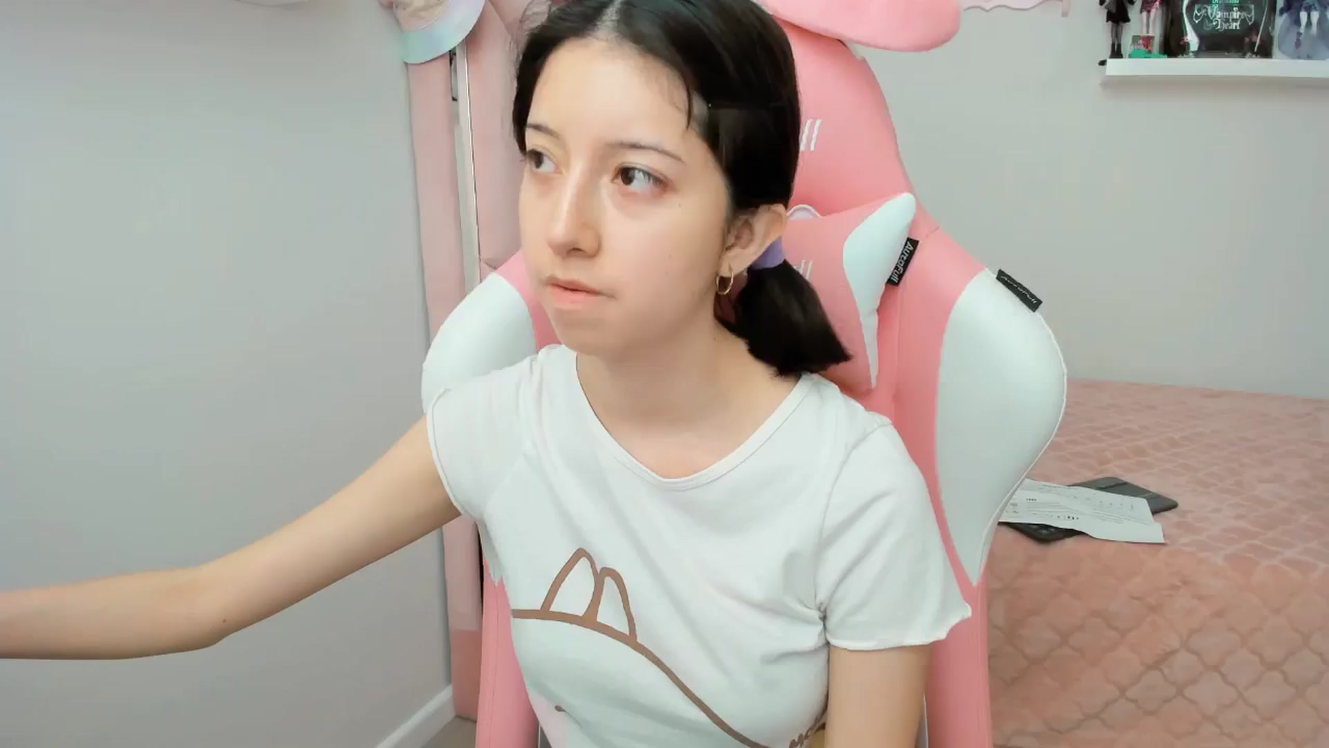 Gallery image thumbnail from Cherrycute666's myfreecams stream on, 11/14/2024, 22:38 image 9 of 20
