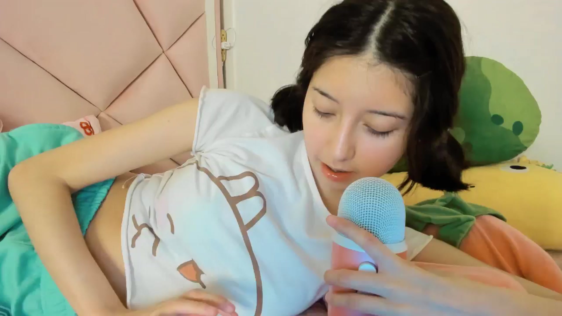 Gallery image thumbnail from Cherrycute666's myfreecams stream on, 11/15/2024, 05:21 image 12 of 20