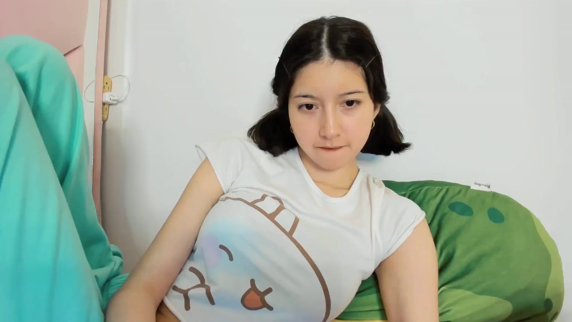 Gallery image thumbnail from Cherrycute666's myfreecams stream on, 11/15/2024, 09:21 image 10 of 20