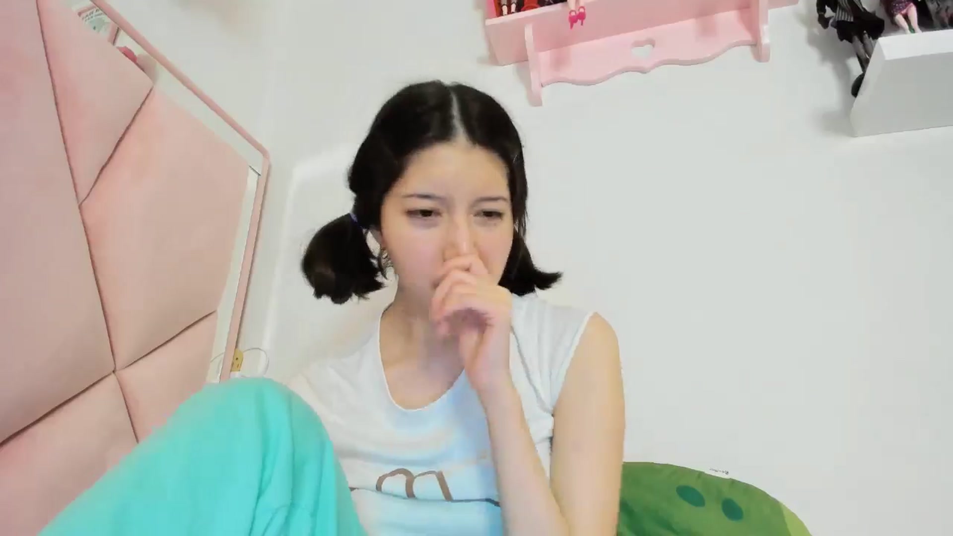 Gallery image thumbnail from Cherrycute666's myfreecams stream on, 11/15/2024, 09:21 image 12 of 20