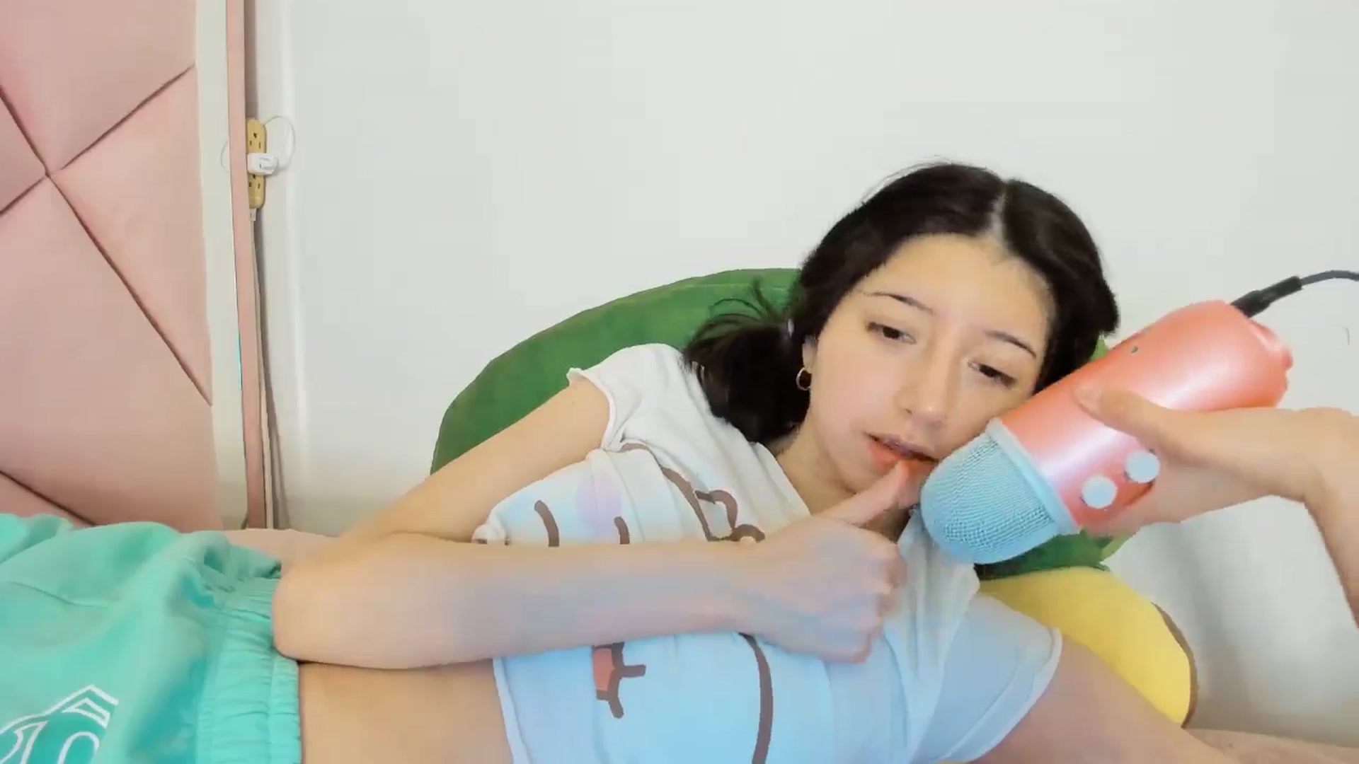 Gallery image thumbnail from Cherrycute666's myfreecams stream on, 11/15/2024, 09:33 image 19 of 20