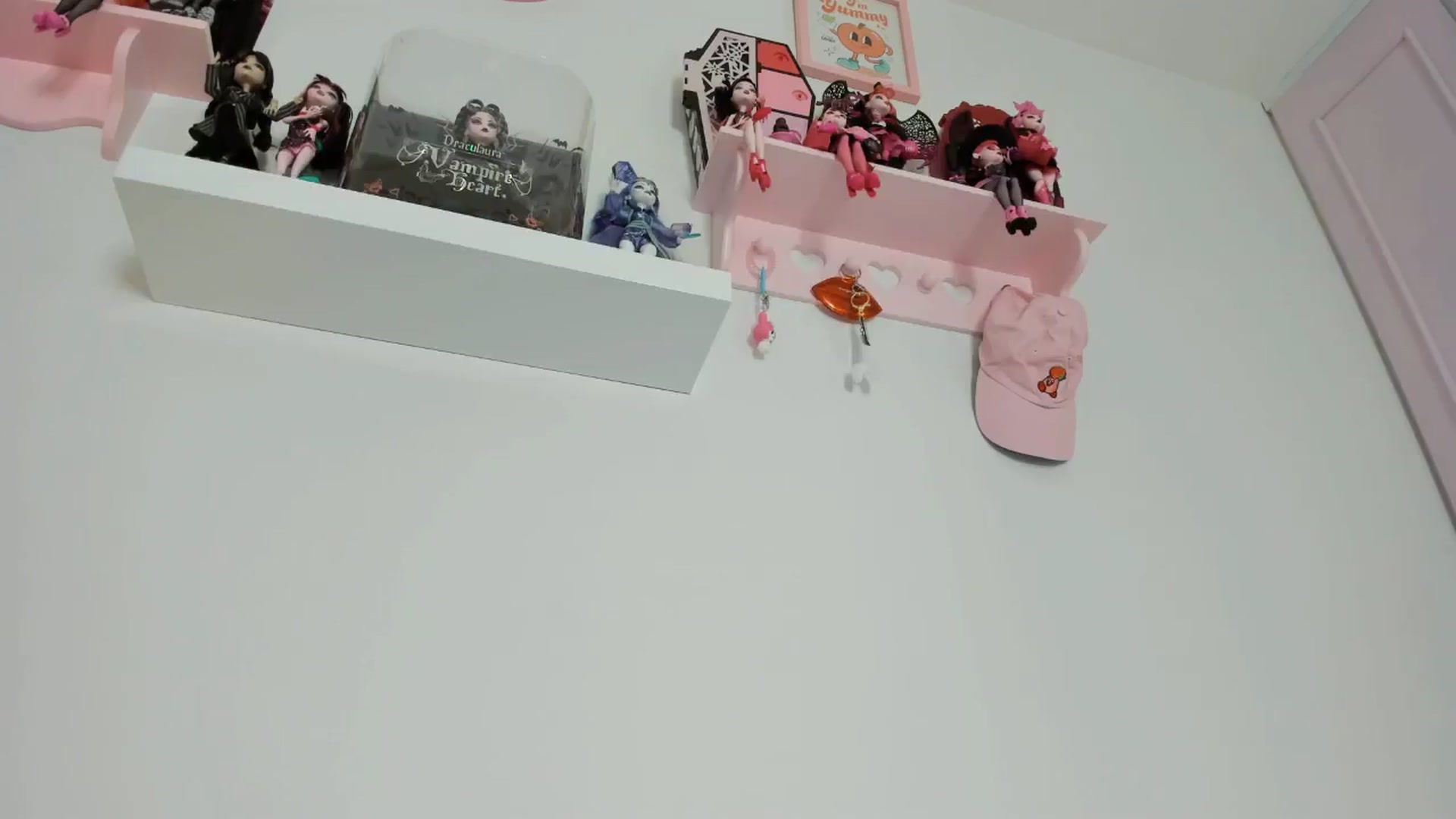 Gallery image thumbnail from Cherrycute666's myfreecams stream on, 11/16/2024, 09:07 image 15 of 20