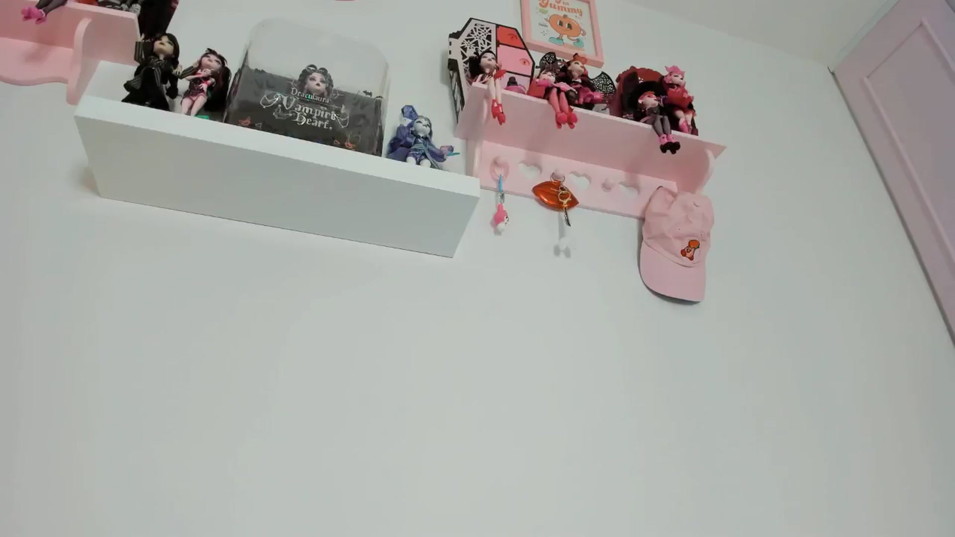Gallery image thumbnail from Cherrycute666's myfreecams stream on, 11/16/2024, 09:07 image 14 of 20
