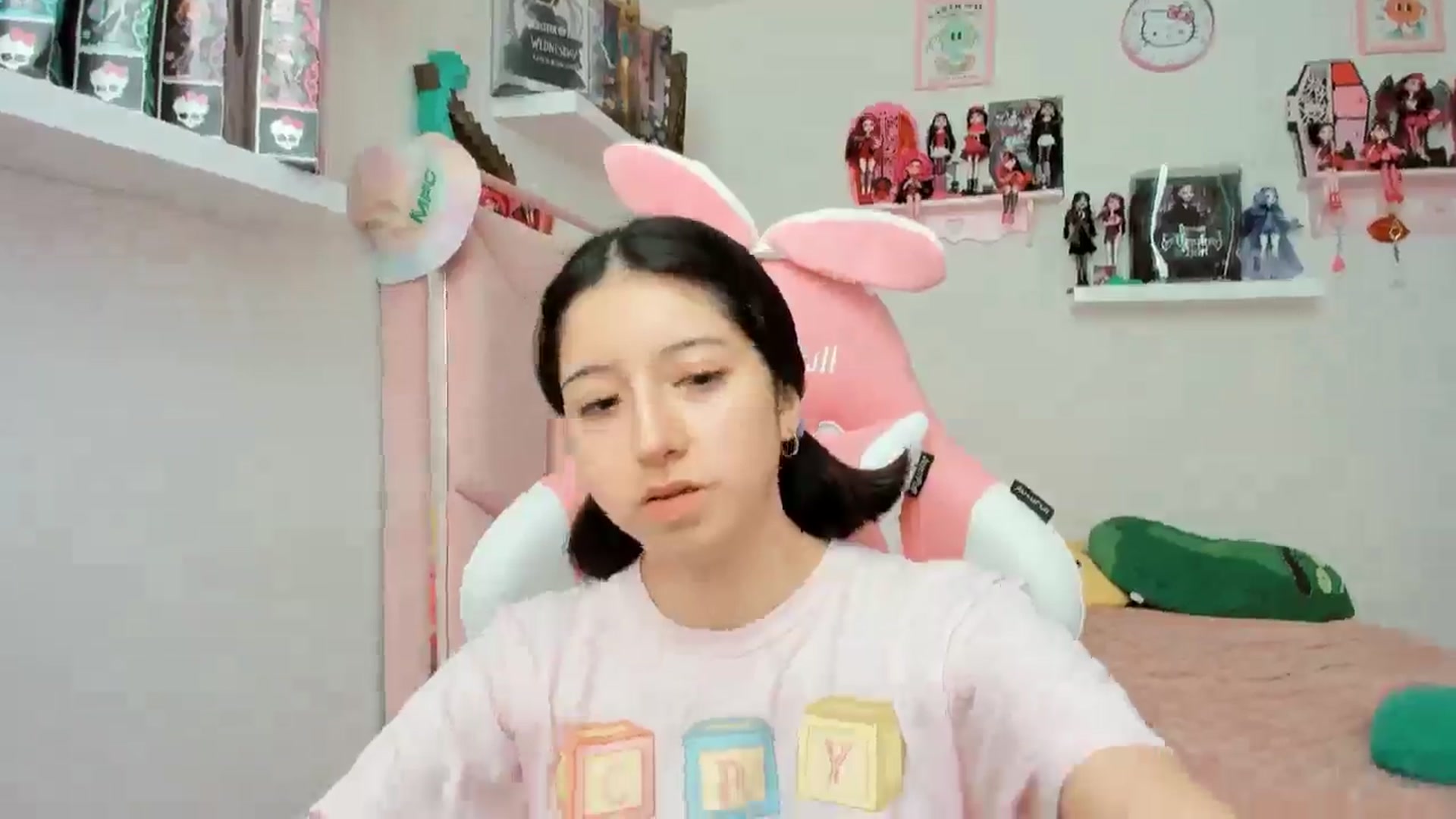Gallery image thumbnail from Cherrycute666's myfreecams stream on, 11/18/2024, 21:19 image 15 of 20