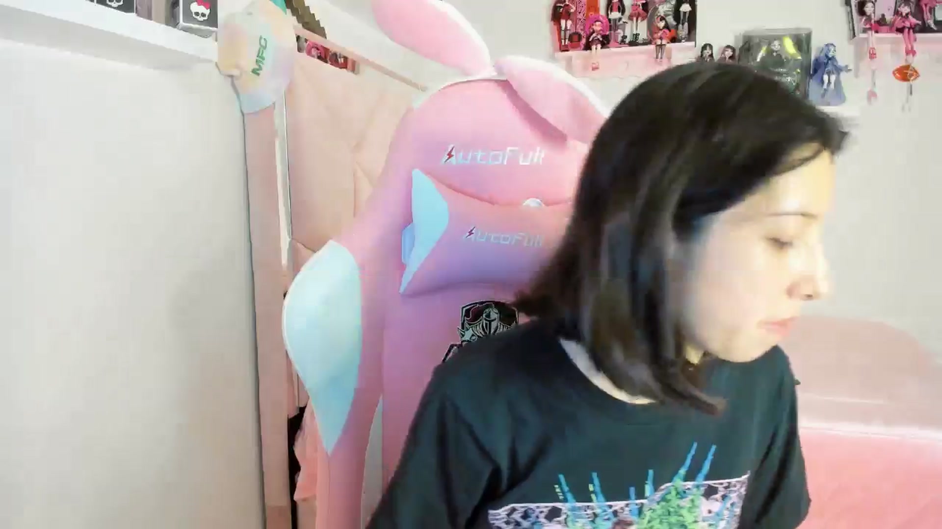 Gallery image thumbnail from Cherrycute666's myfreecams stream on, 11/19/2024, 01:40 image 13 of 20