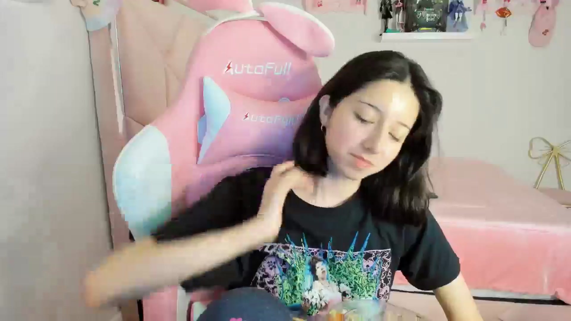 Gallery image thumbnail from Cherrycute666's myfreecams stream on, 11/19/2024, 05:42 image 4 of 20