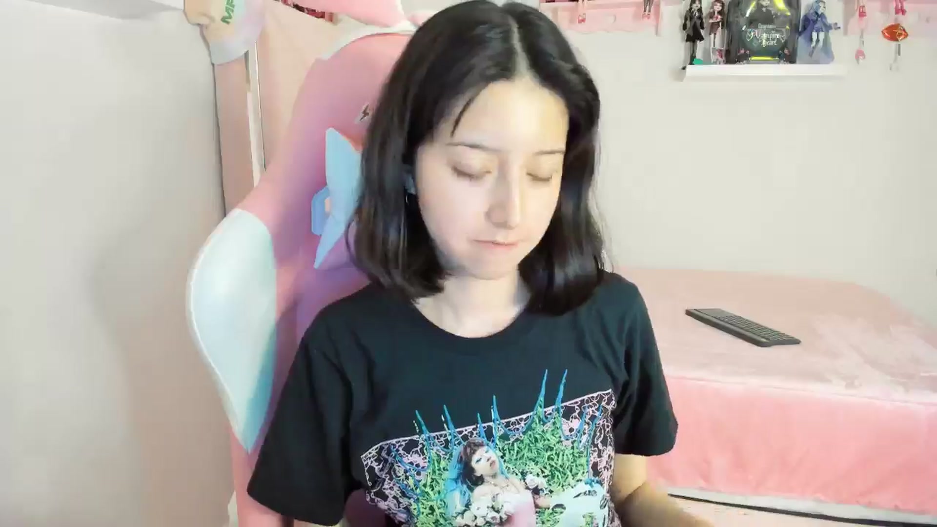 Gallery image thumbnail from Cherrycute666's myfreecams stream on, 11/19/2024, 05:42 image 15 of 20