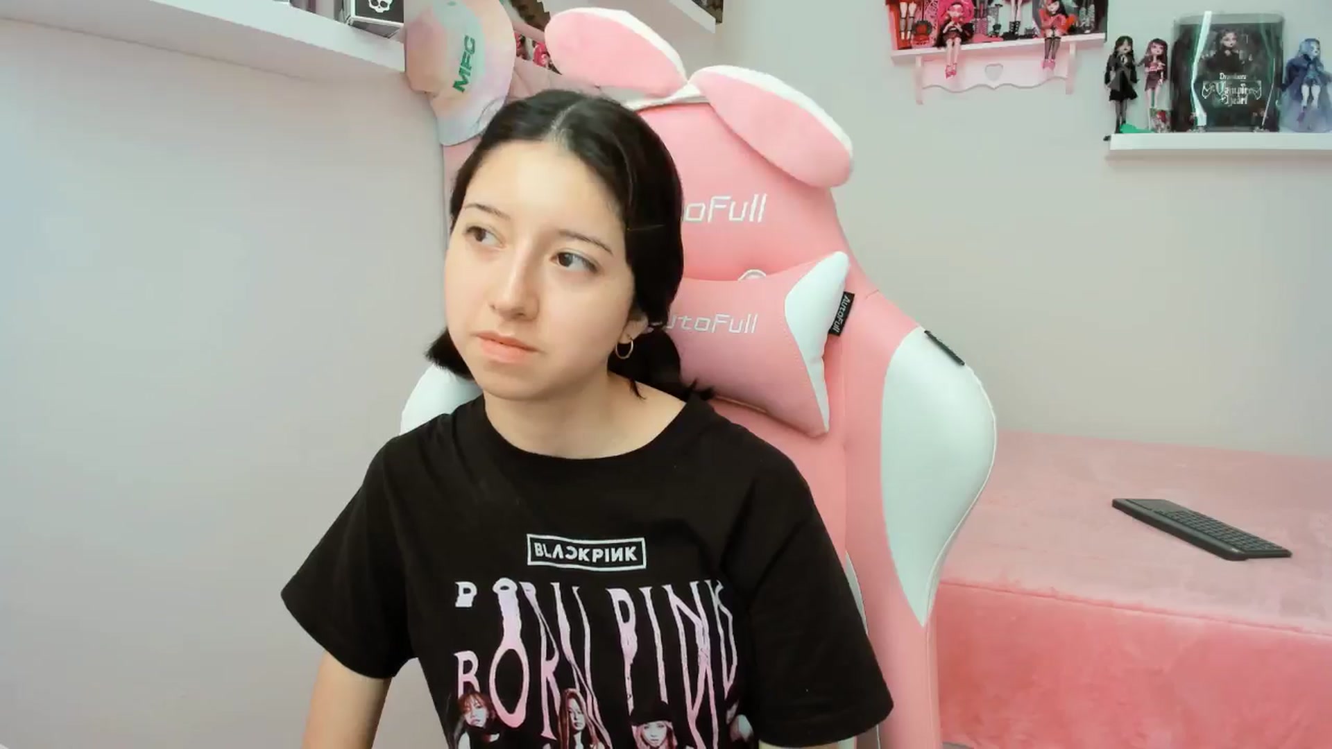 Gallery image thumbnail from Cherrycute666's myfreecams stream on, 11/19/2024, 20:57 image 15 of 20