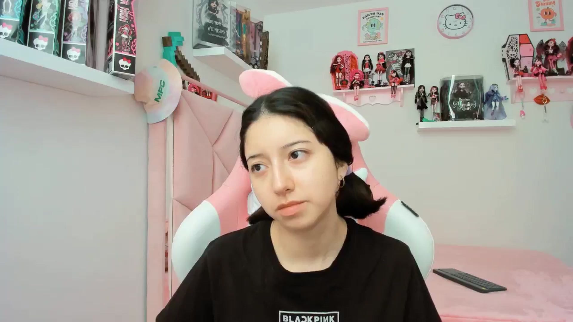 Gallery image thumbnail from Cherrycute666's myfreecams stream on, 11/19/2024, 20:57 image 2 of 20
