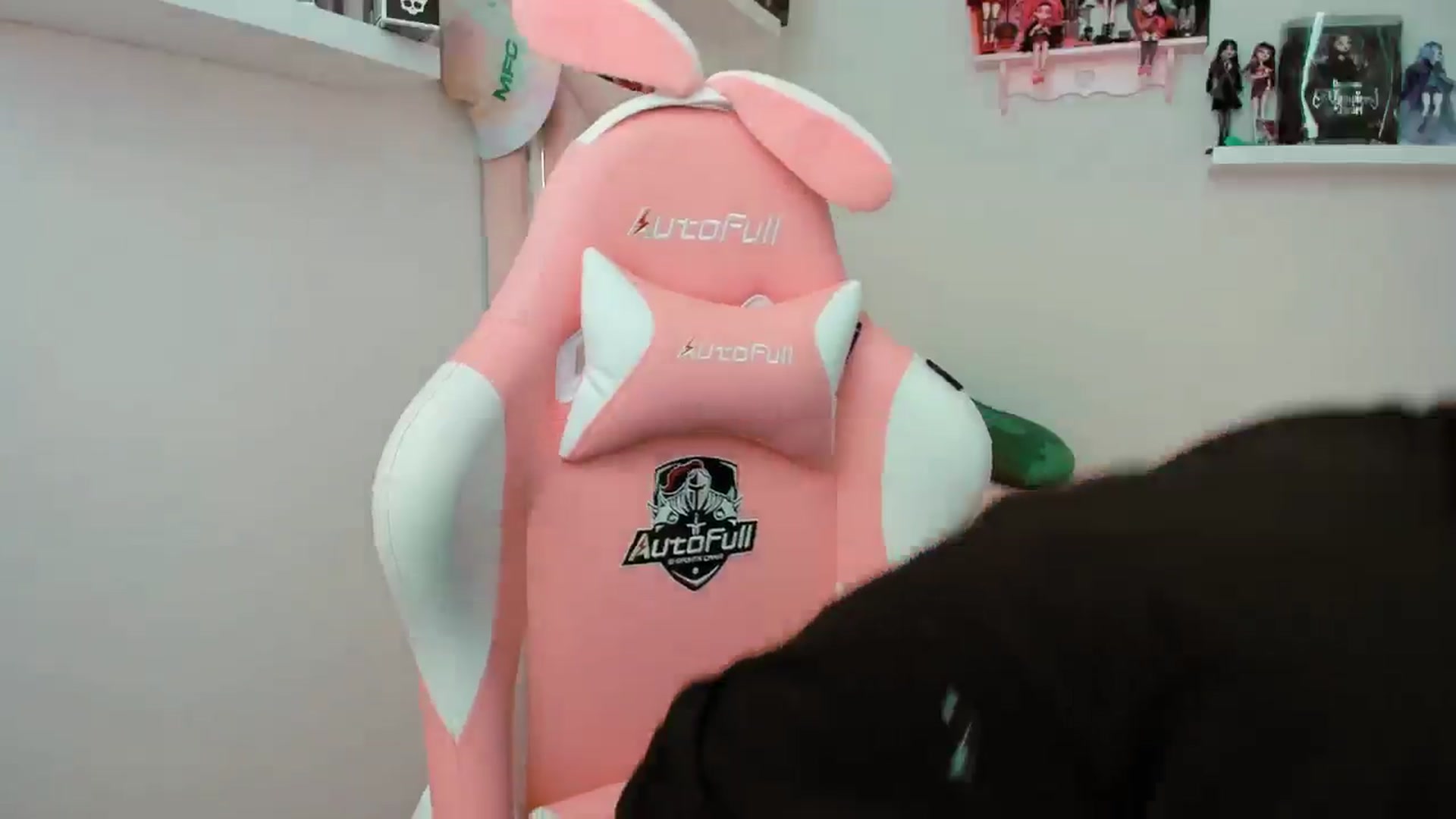 Gallery image thumbnail from Cherrycute666's myfreecams stream on, 11/19/2024, 20:57 image 18 of 20